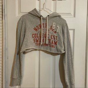 Short very cropped hoodie.